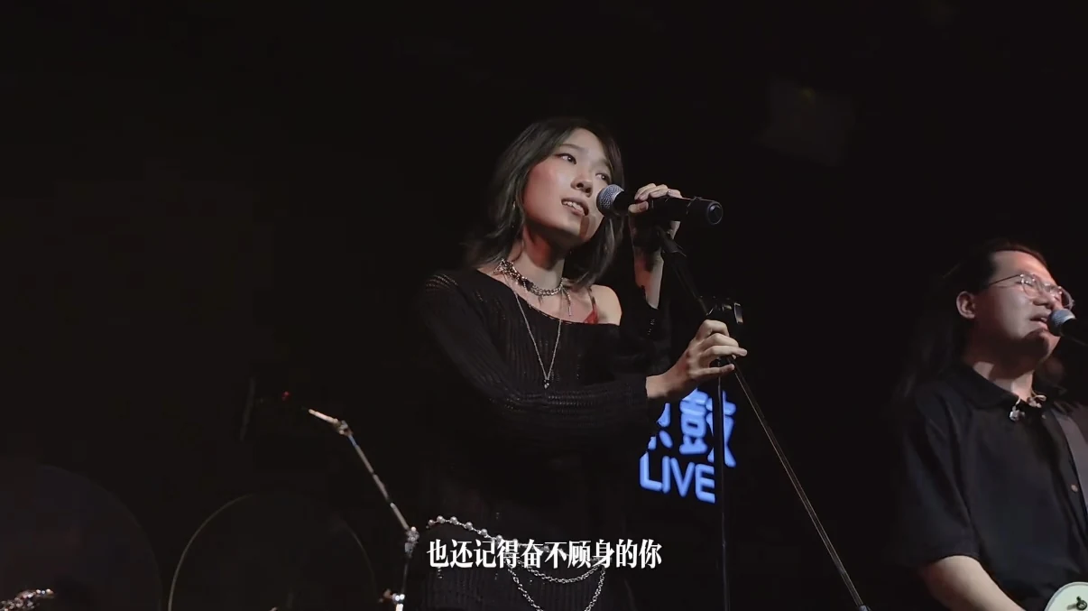 深圳大学毕业宣传片：毕业生演唱场景